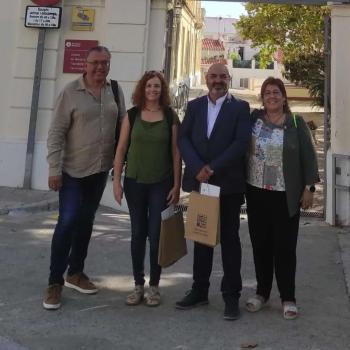 Nova legislatura i nous diputats i regidors.<br /> Els diputats, Joan Josep Galiano i Glòria Colom, han visitat l’Escola, acompanyats de Lluís Llovet i Rosabel Madrid, regidors de l’ajuntament