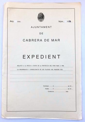 Portada de l’expedient relatiu a la moció a favor de la protecció del fons marí i per la regeneració i consolidació de les platges del Maresme Sud, 2000. Expedient 438/2000, Fons municipal, Ajuntament de Cabrera de Mar.