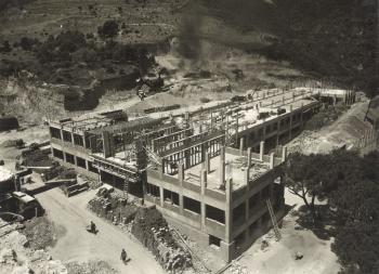 Construcció del Pavelló nord sanitari, 1956. Autoria desconeguda. Fons: Diputació de Barcelona. (CAT AGDB R.17699)