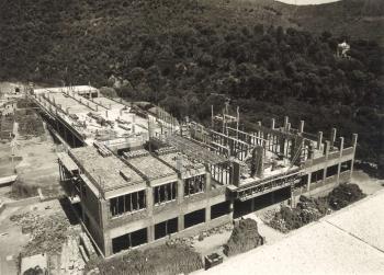 Construcció del Pavelló Sanitari, 12 de juliol de 1956. Autoria desconeguda. Fons: Diputació de Barcelona. (CAT AGDB R.17698)